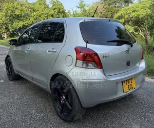 Toyota Vitz 2005 Silver