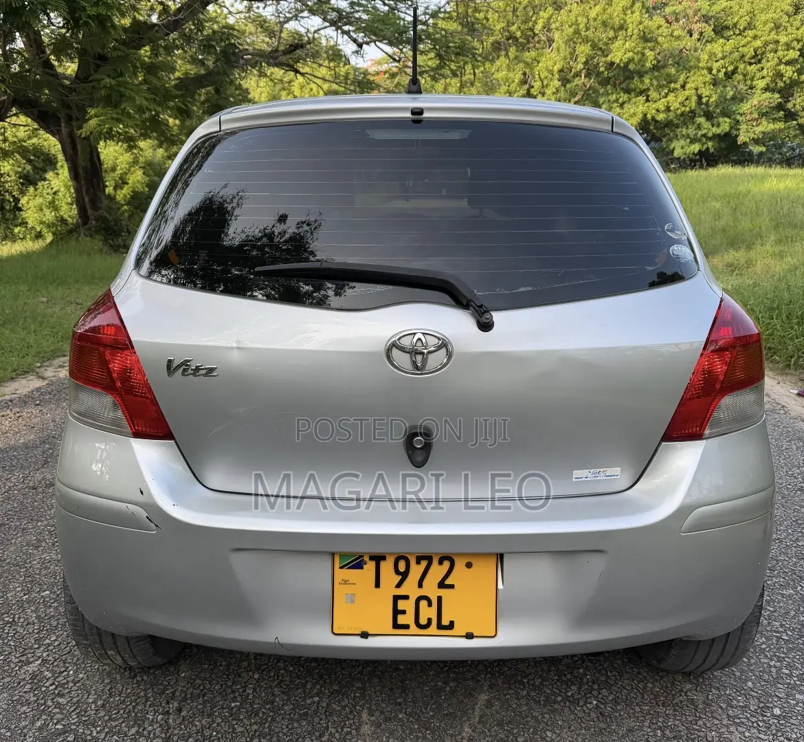 Toyota Vitz 2005 Silver