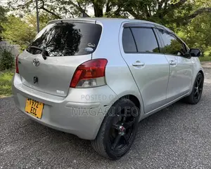 Toyota Vitz 2005 Silver