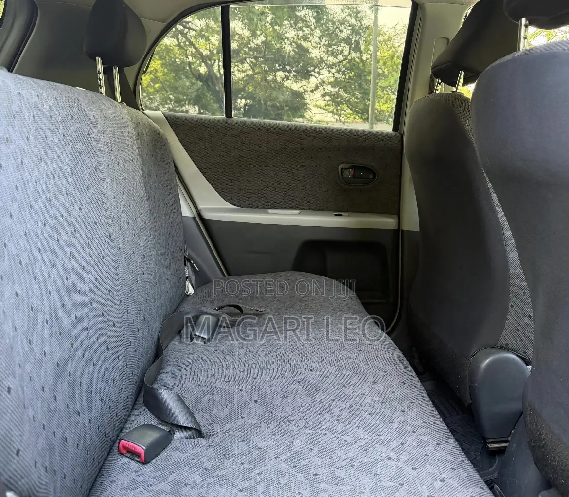 Toyota Vitz 2005 Silver
