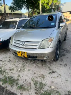 Toyota IST 2004 Beige