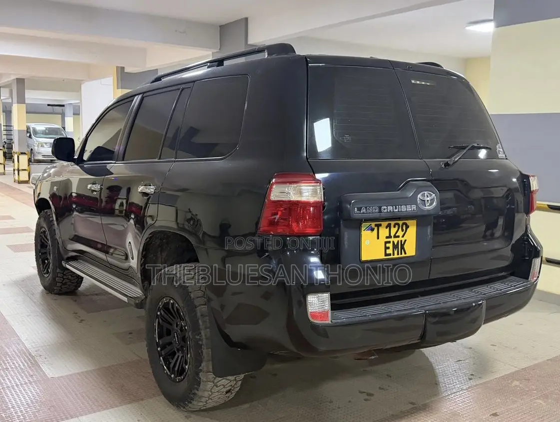 Toyota Land Cruiser 2016 Black