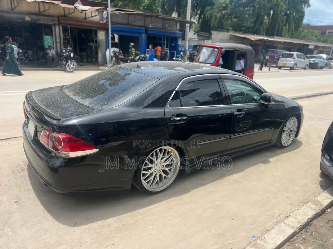Toyota Crown 2009 Black