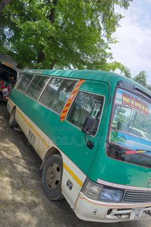 Toyota Coaster 2000 Green