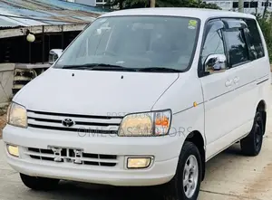Toyota Noah 2.0 AWD (8 Seater) 2001 White
