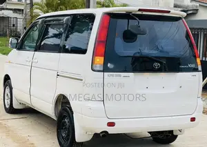 Toyota Noah 2.0 AWD (8 Seater) 2001 White