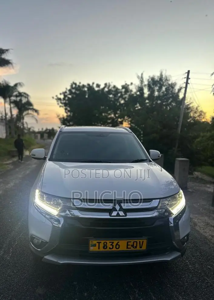 Mitsubishi Outlander 2016 White