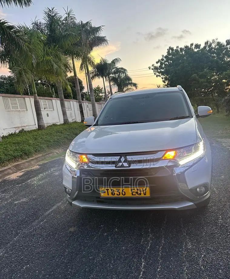 Mitsubishi Outlander 2016 White