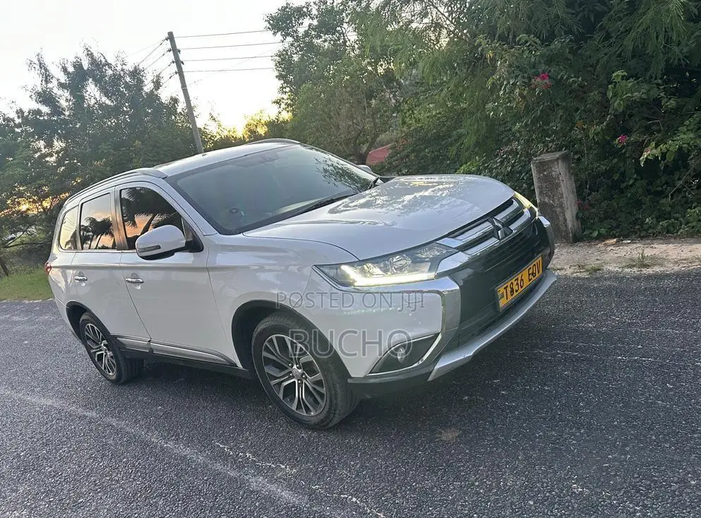 Mitsubishi Outlander 2016 White
