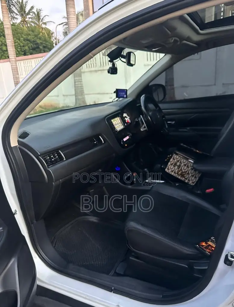 Mitsubishi Outlander 2016 White