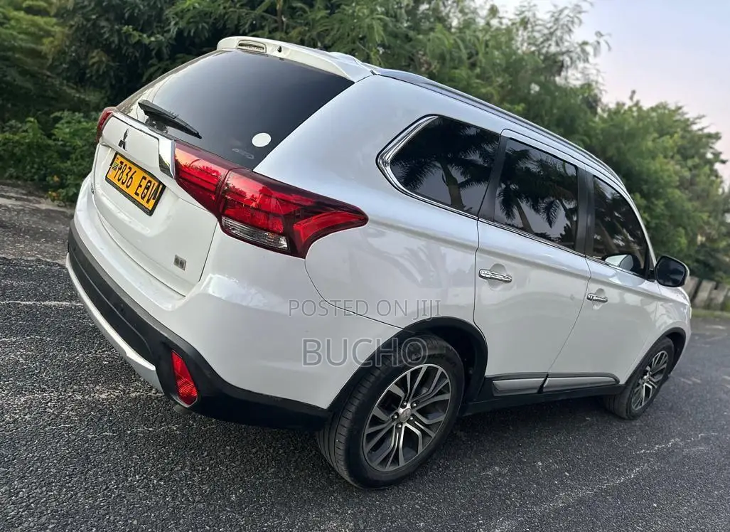 Mitsubishi Outlander 2016 White