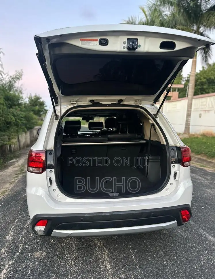 Mitsubishi Outlander 2016 White