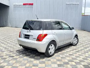 Toyota IST 2003 Silver