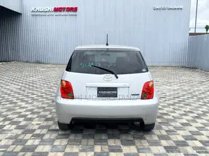 Toyota IST 2003 Silver