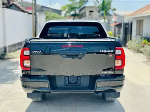 Toyota Hilux Revo Double Cab Deisel 2.4 RWD 2022 Black