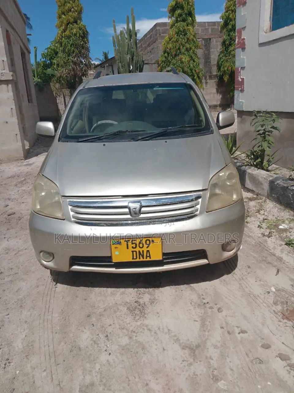 Toyota Raum 2007 Silver
