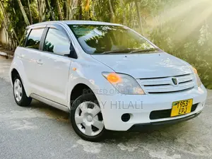 Toyota IST 2003 White
