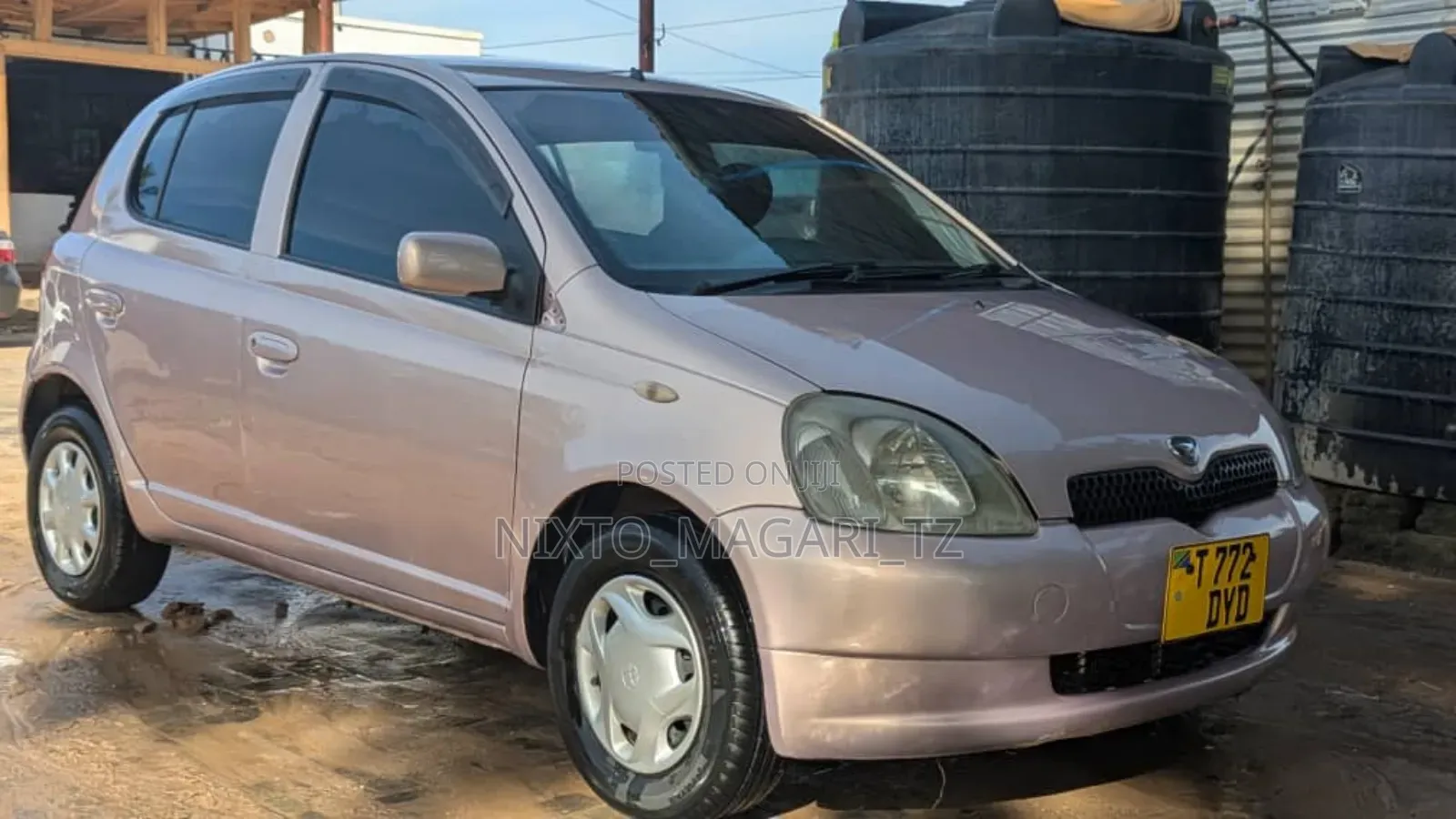 Toyota Vitz 2004 Pink