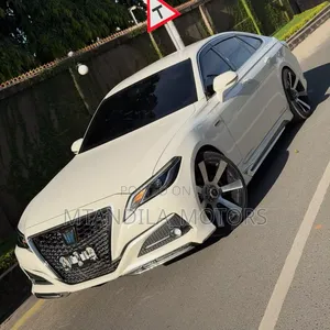 Toyota Crown 2018 White
