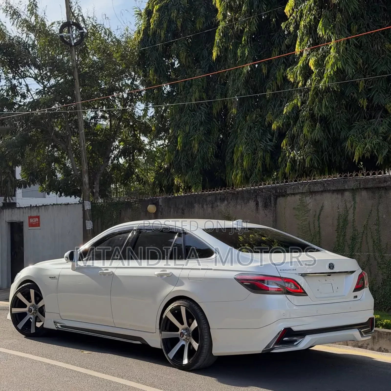 Toyota Crown 2018 White