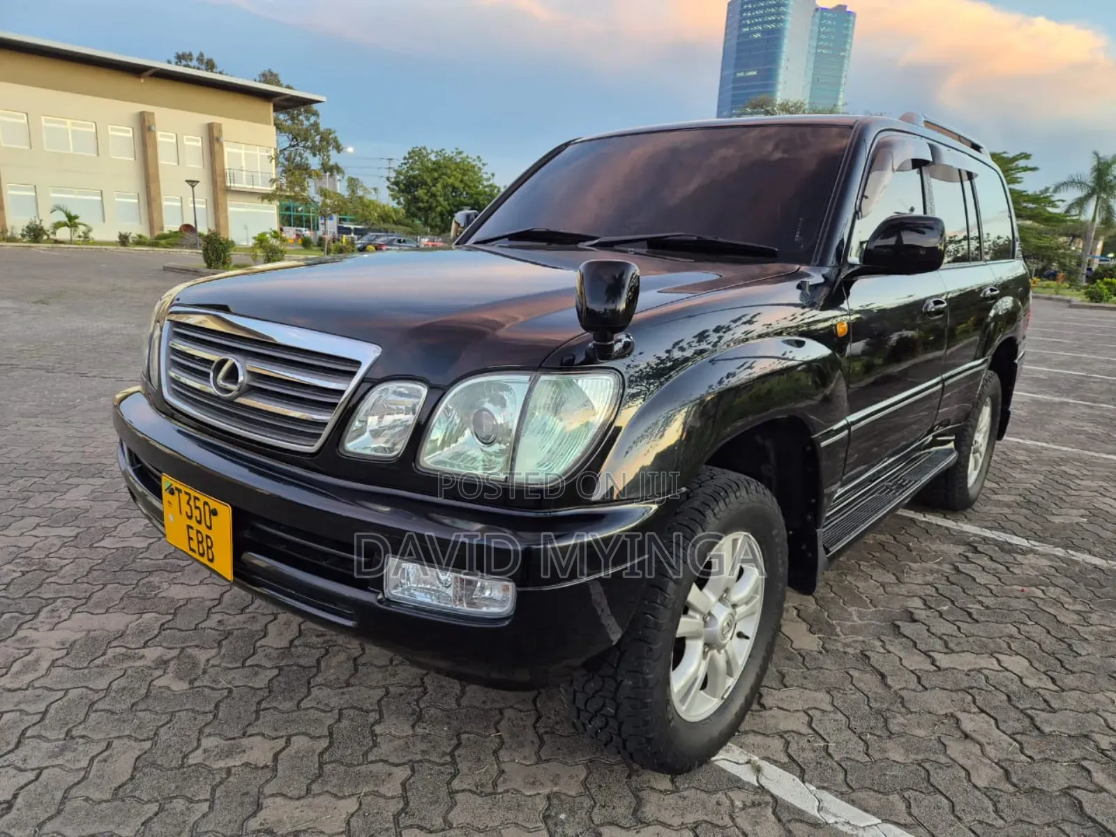 Lexus LX 470 Sport Utility 2004 Black
