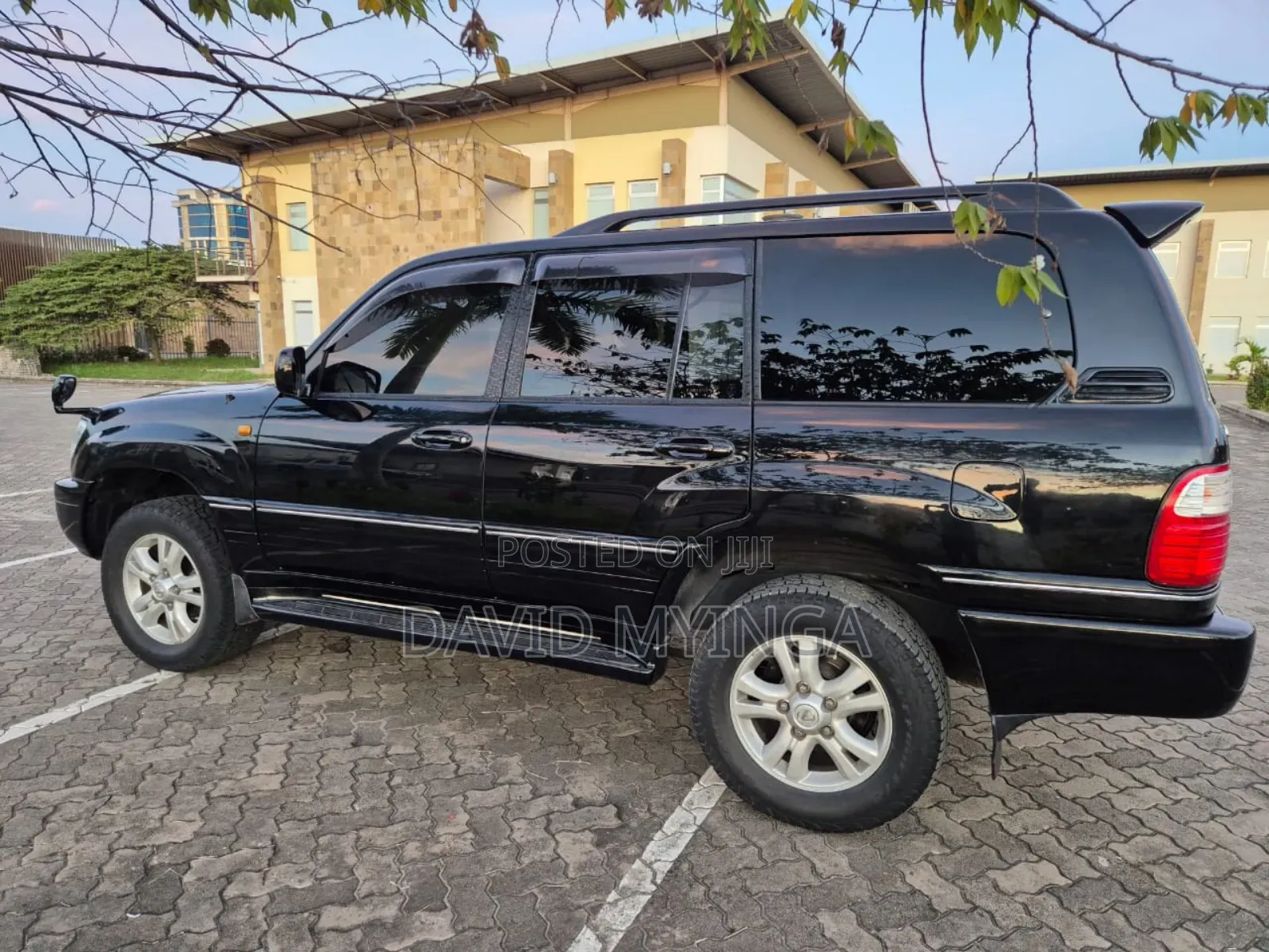 Lexus LX 470 Sport Utility 2004 Black