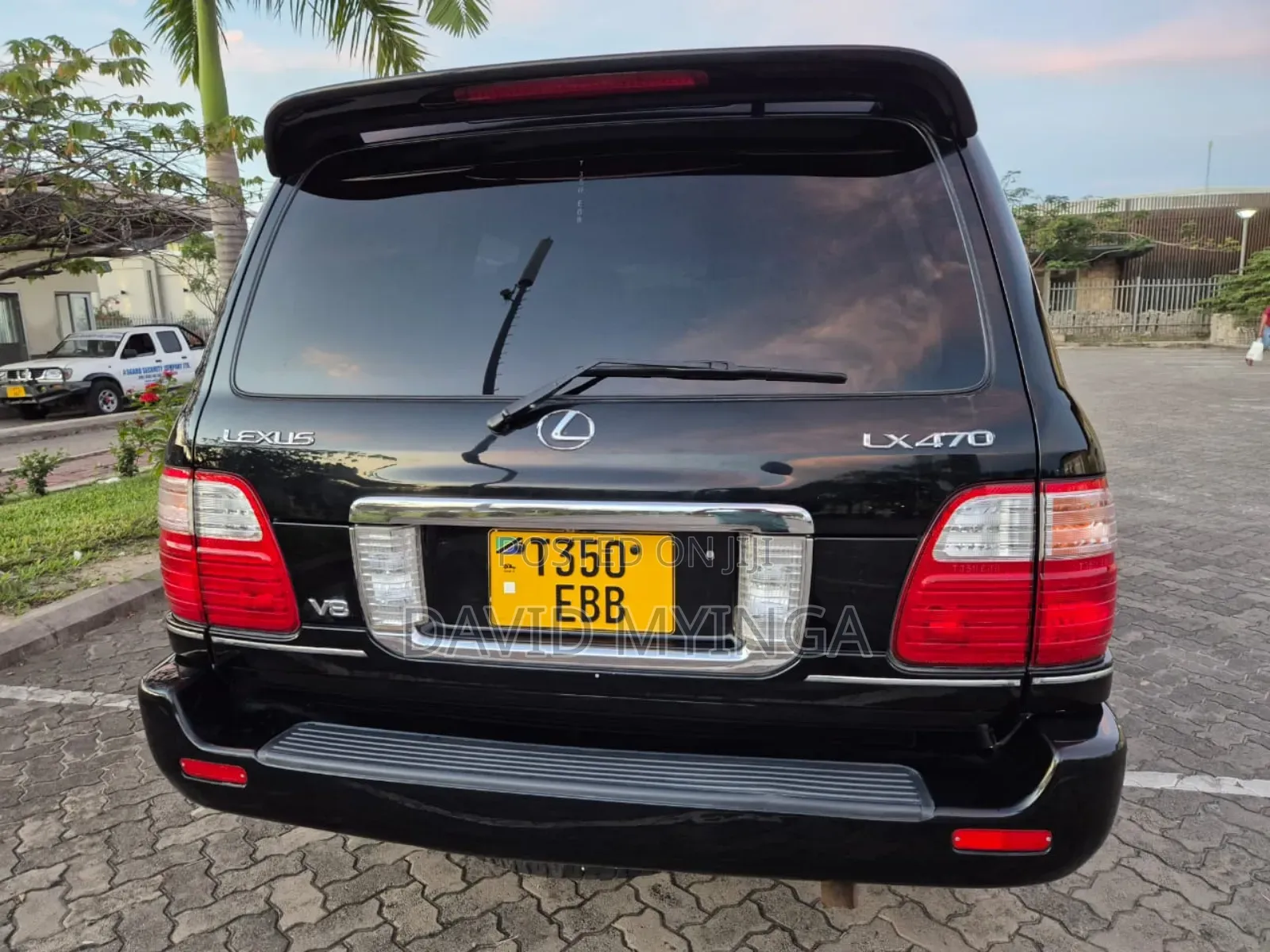 Lexus LX 470 Sport Utility 2004 Black