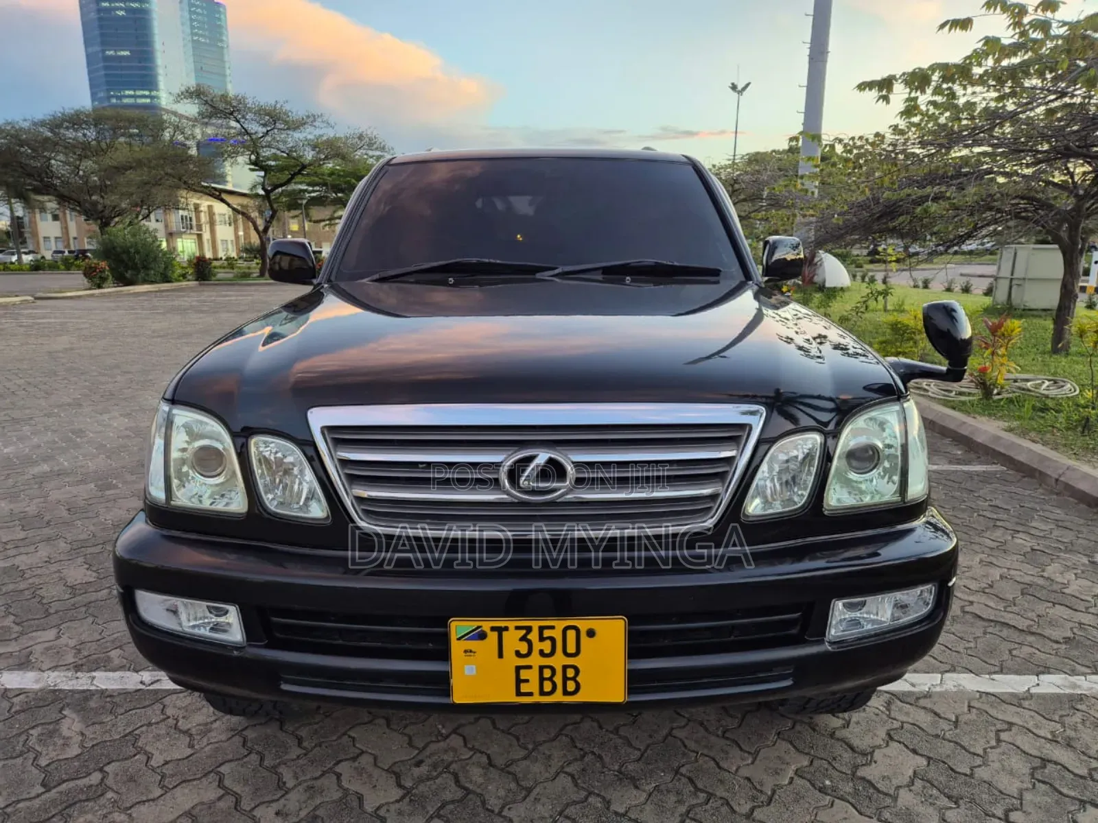 Lexus LX 470 Sport Utility 2004 Black