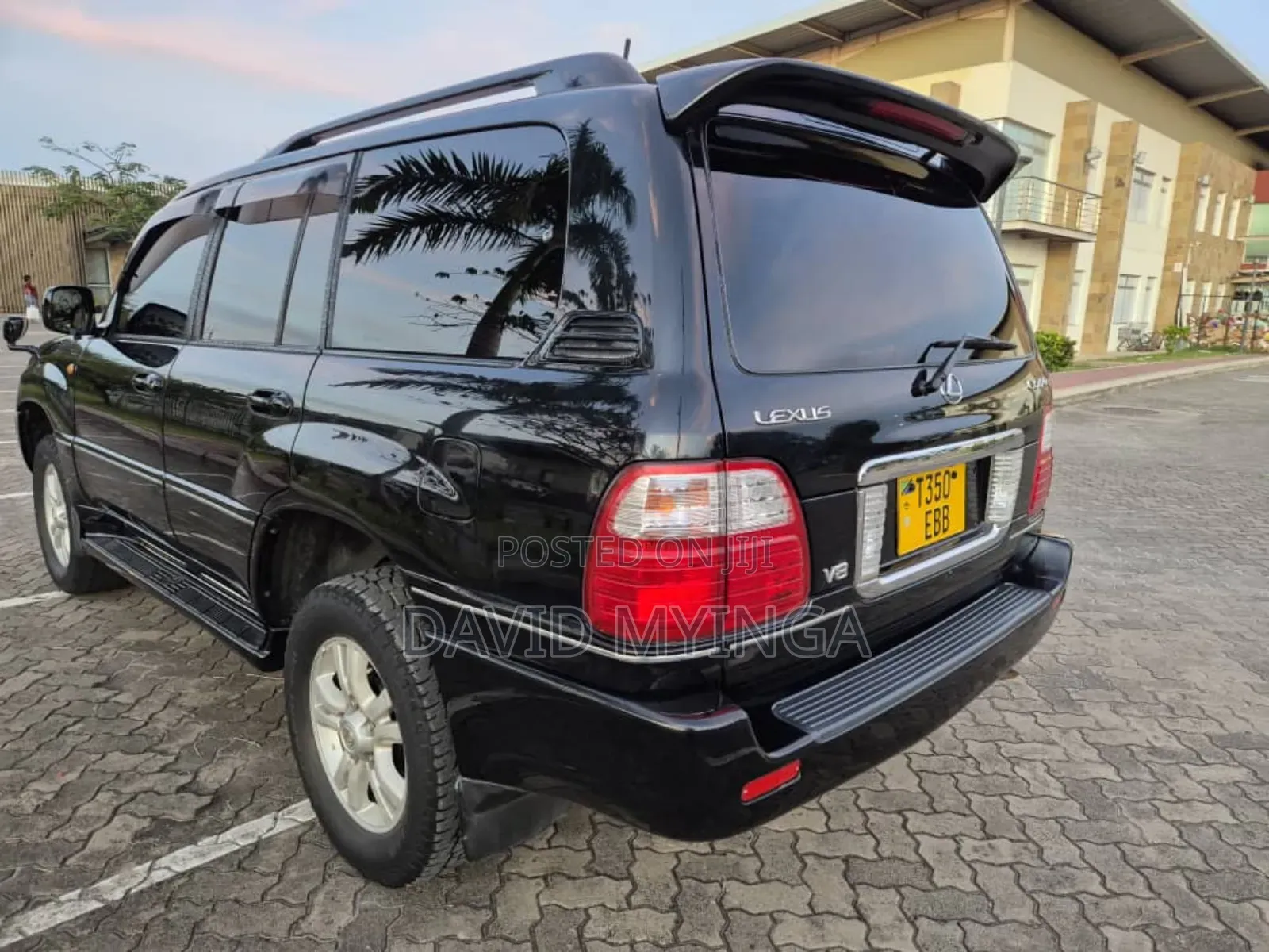 Lexus LX 470 Sport Utility 2004 Black