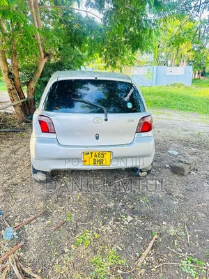Toyota Vitz 2003 Silver