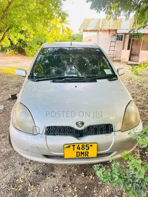 Toyota Vitz 2003 Silver