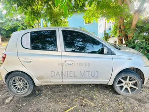 Toyota Vitz 2003 Silver