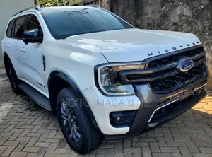New Ford Everest 2025 White