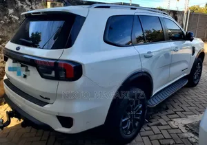 New Ford Everest 2025 White
