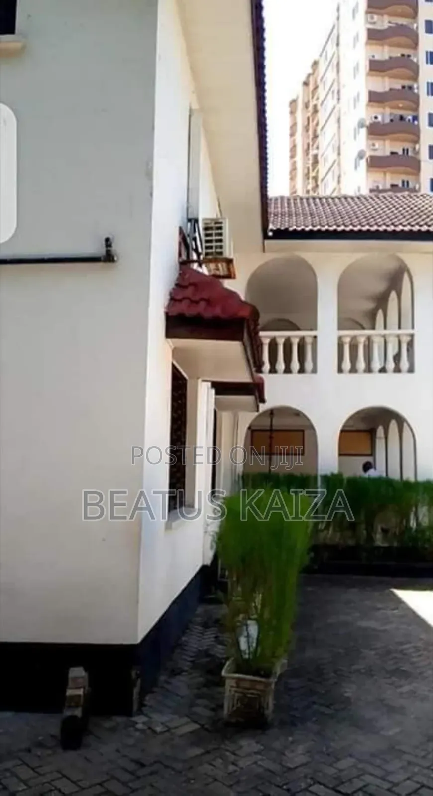 5bdrm Block of Flats in Upanga for sale