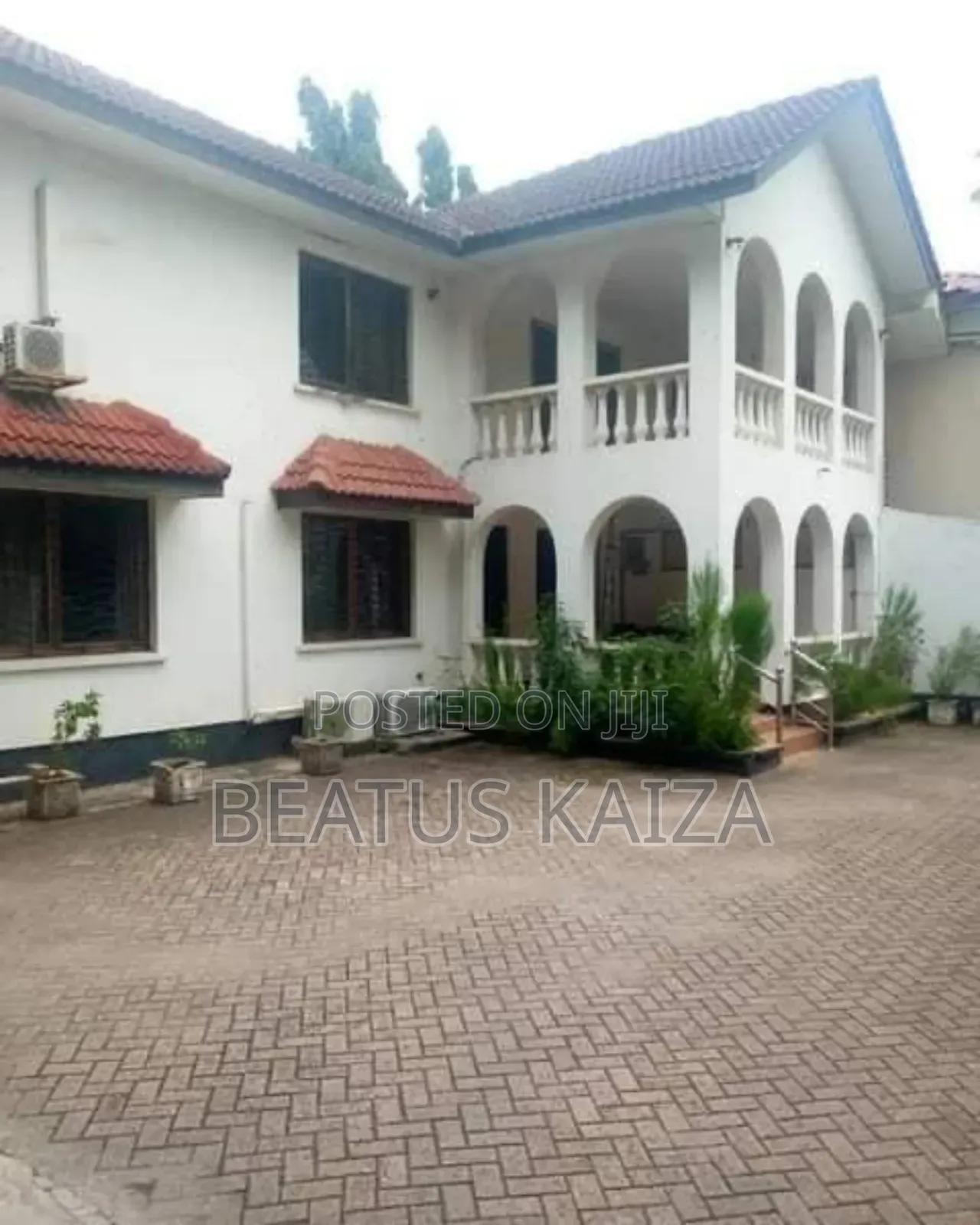 5bdrm Block of Flats in Upanga for sale