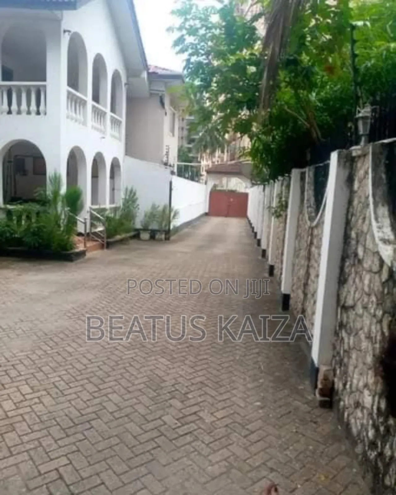 5bdrm Block of Flats in Upanga for sale