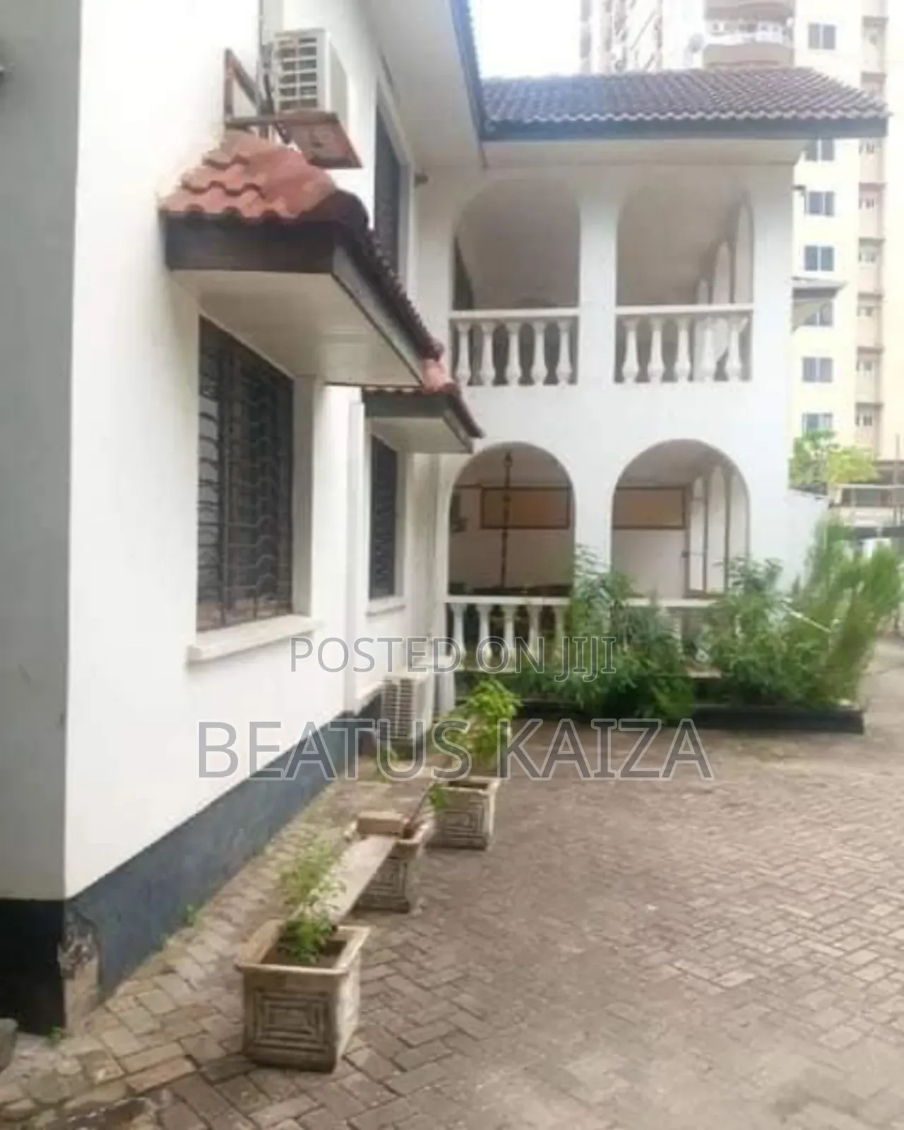 5bdrm Block of Flats in Upanga for sale