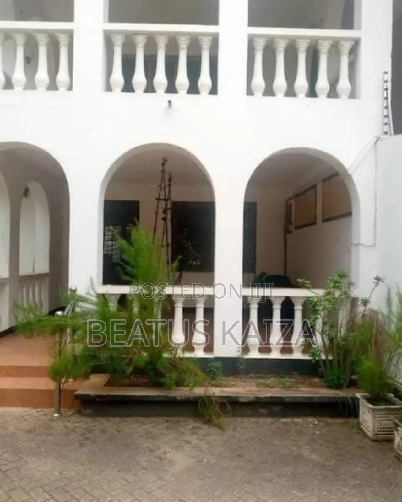 5bdrm Block of Flats in Upanga for sale