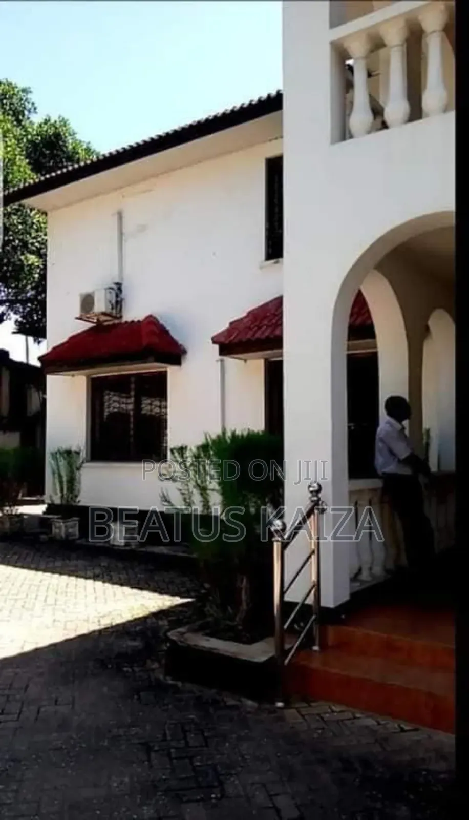 5bdrm Block of Flats in Upanga for sale