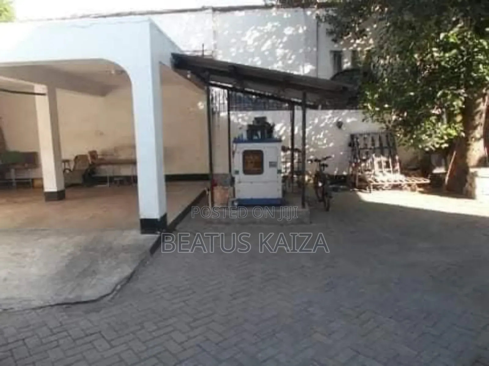 5bdrm Block of Flats in Upanga for sale