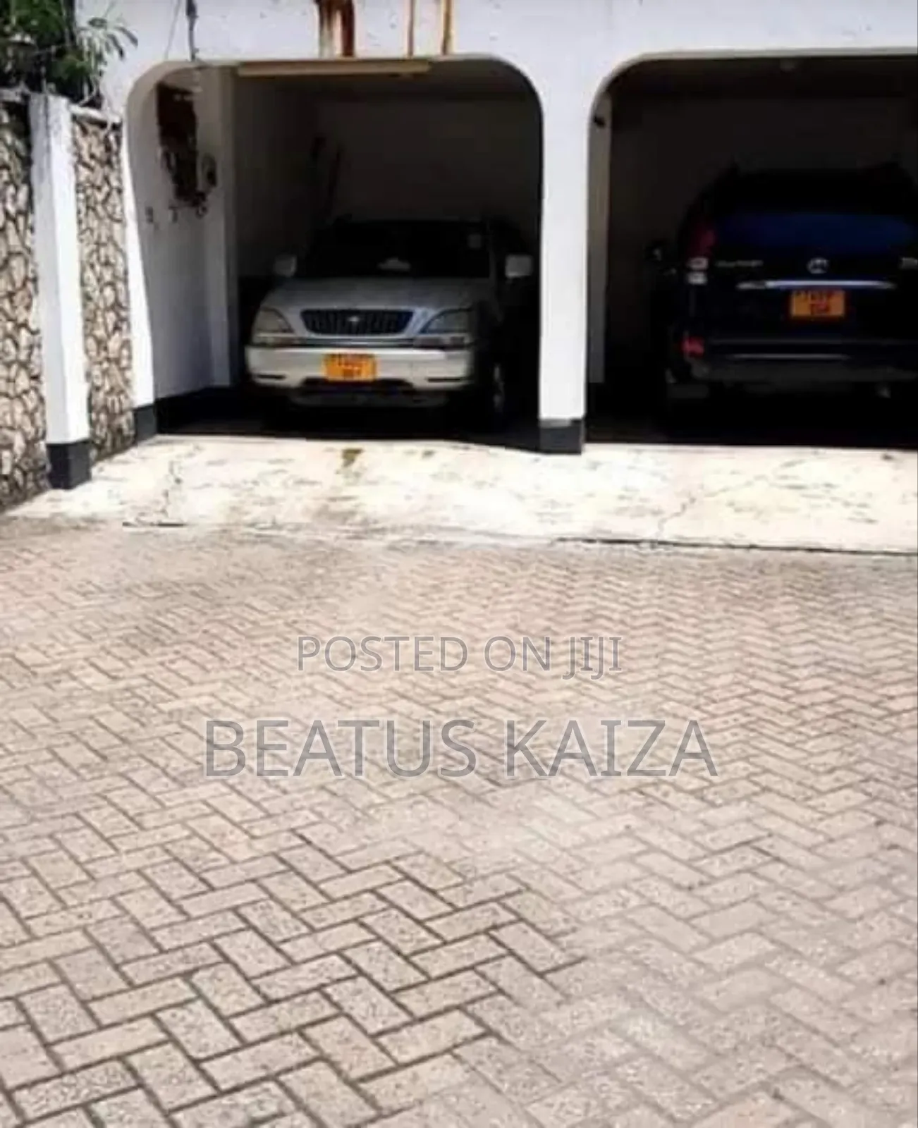 5bdrm Block of Flats in Upanga for sale