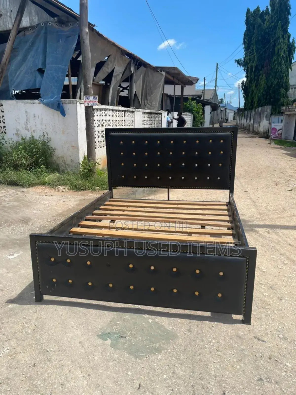 Kibanda// 5x6 // Sofa // Chuma //