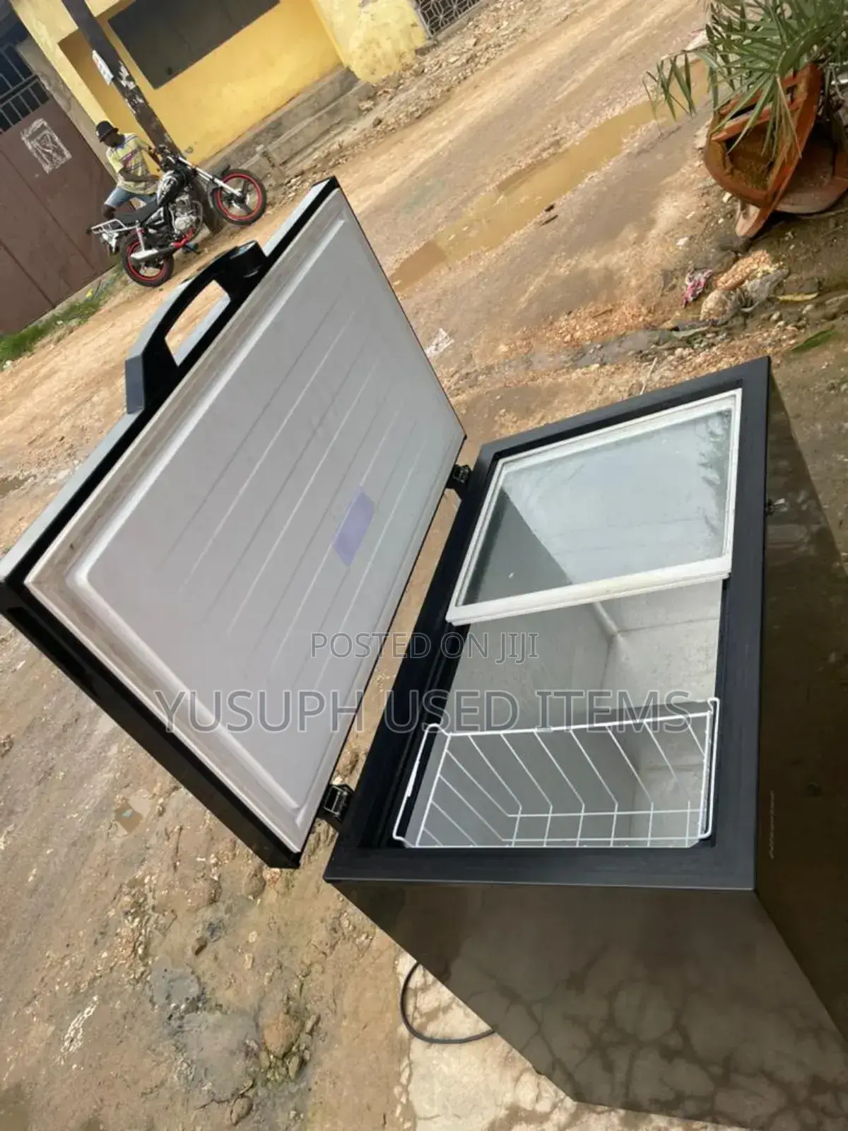 Hisense Freezer // 200l //