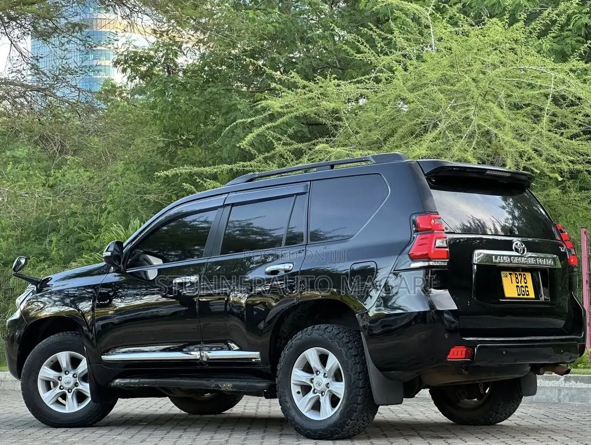 Toyota Land Cruiser Prado 2011 Black