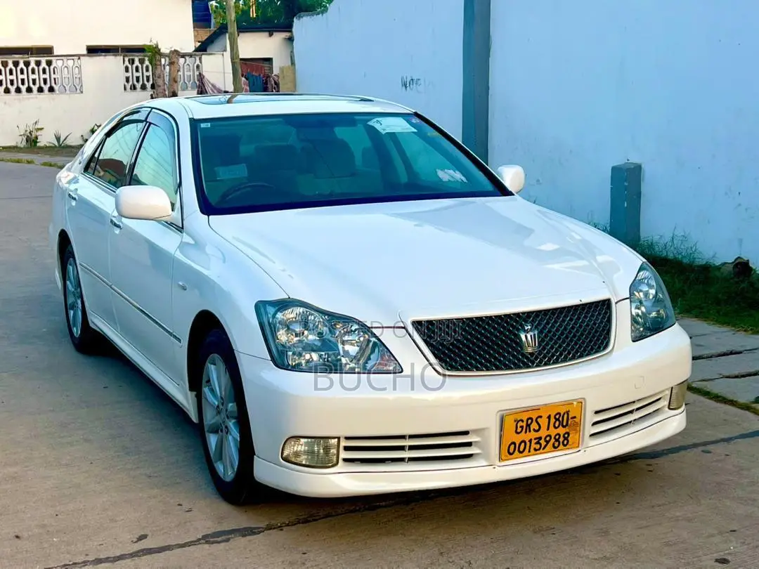 Toyota Crown Royale 2005 White