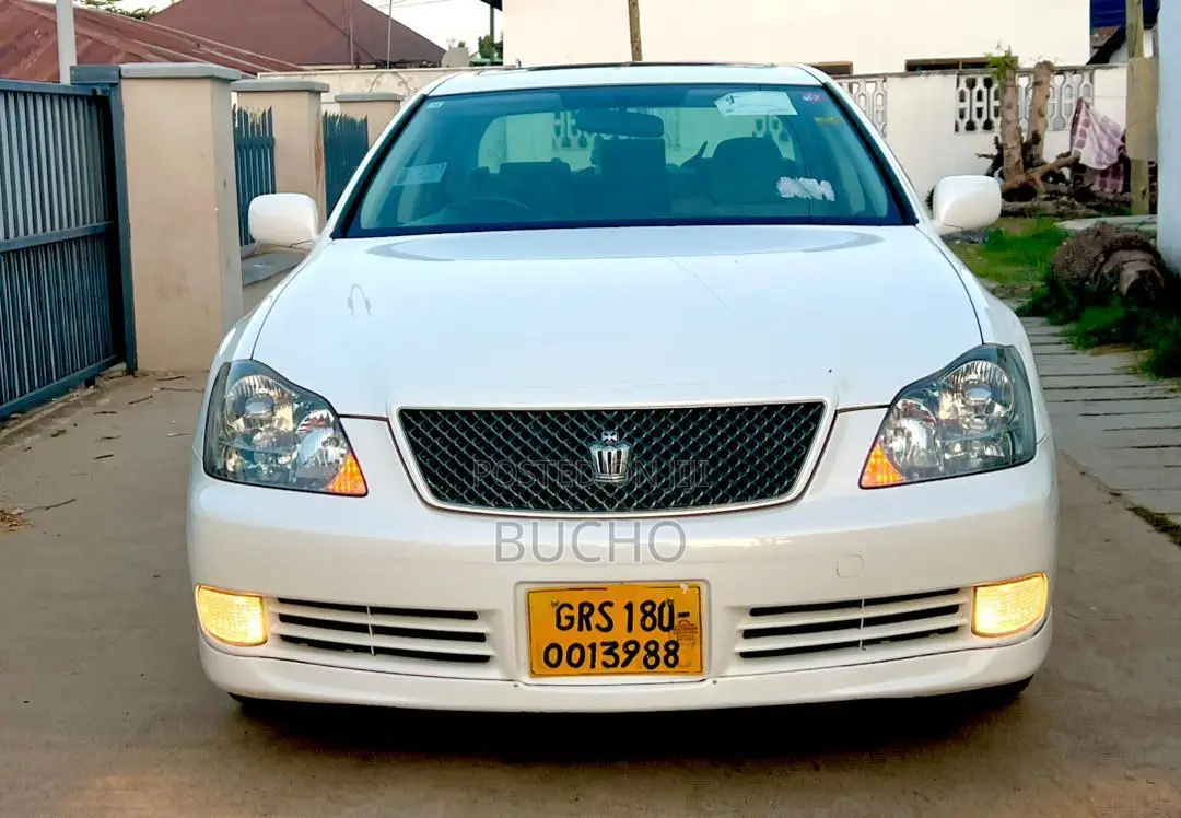 Toyota Crown Royale 2005 White