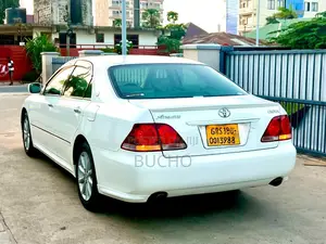 Toyota Crown Royale 2005 White