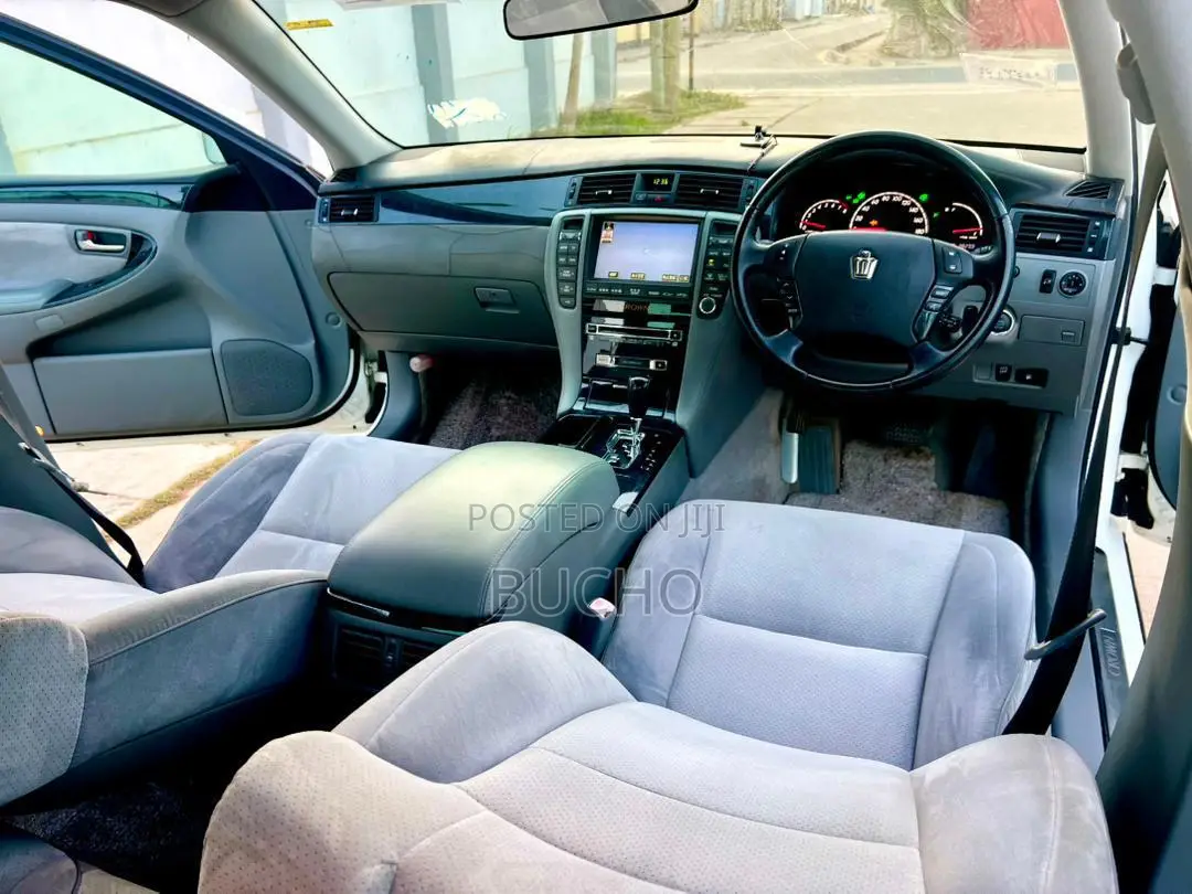 Toyota Crown Royale 2005 White