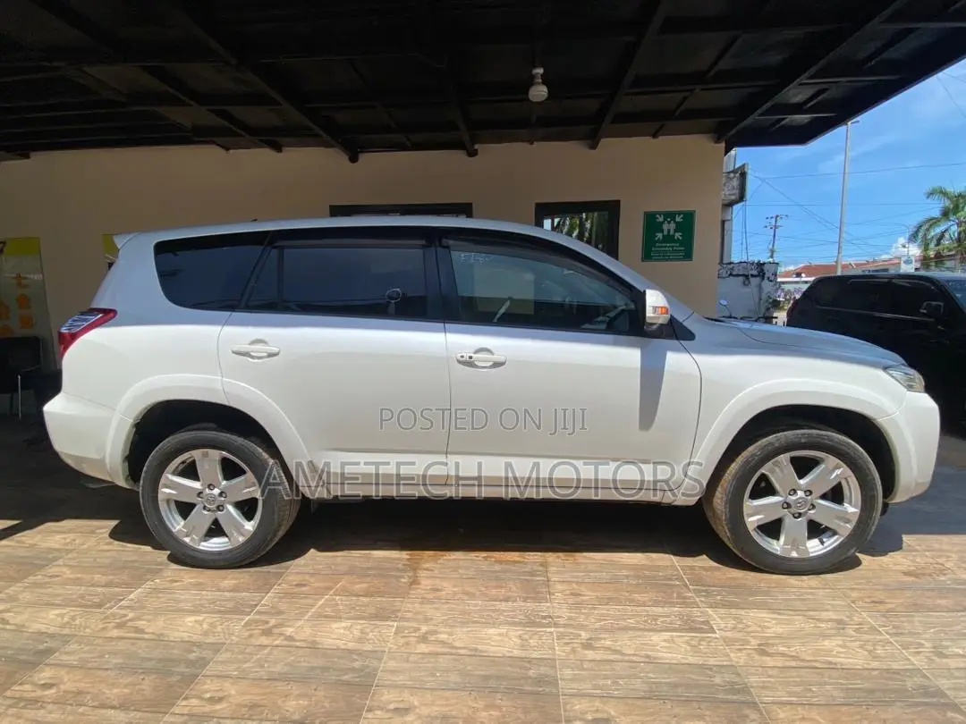 Toyota Vanguard 2009 White